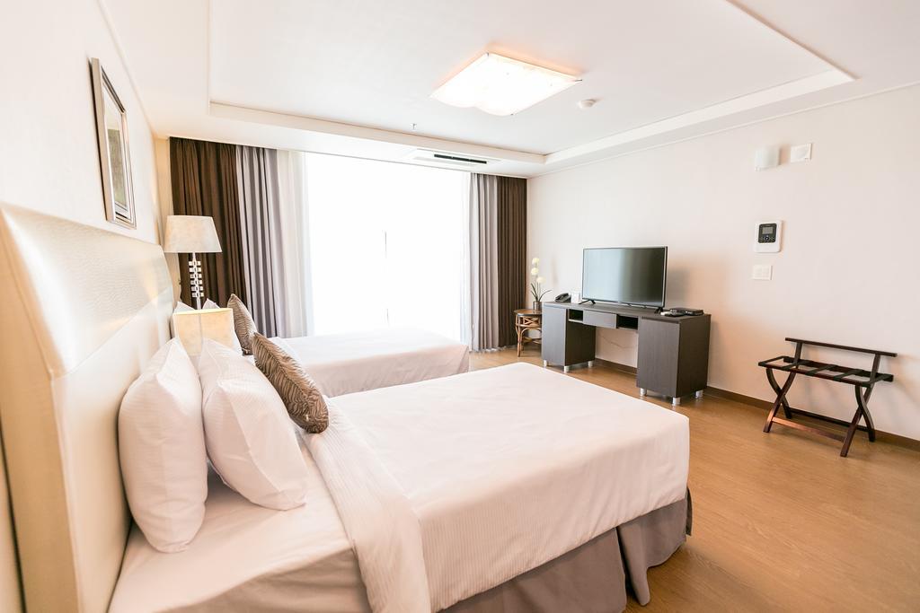 Xenia Hotel Clark Clark Field Room photo